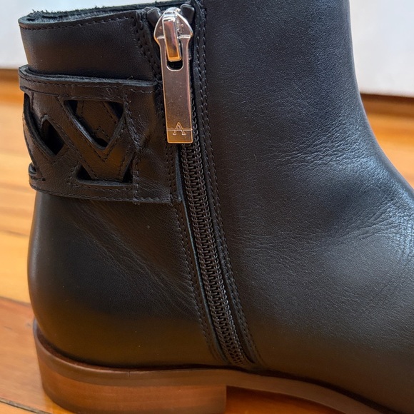 Aquatalia black short Boots size 6.5 with braided detail on back - Picture 7 of 9